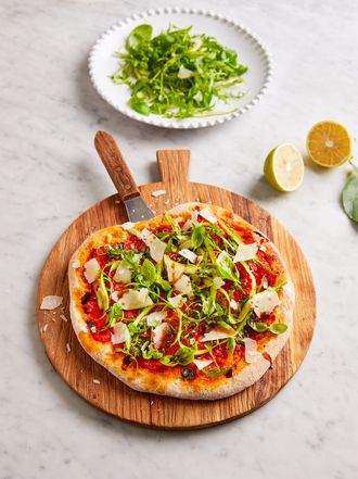 Wholemeal-crust pizza rossa