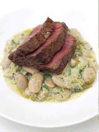 Grilled fillet steak with the creamiest white beans and leeks