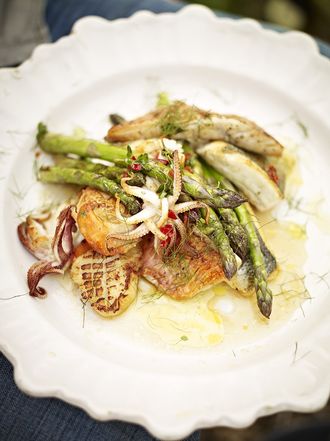 Pan-cooked asparagus & mixed fish