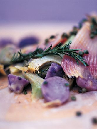 Skate baked in the bag with artichokes, purple potatoes, capers and crème fraîche