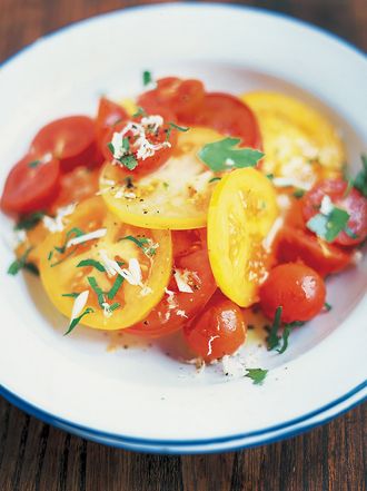 Summer tomato and horseradish salad
