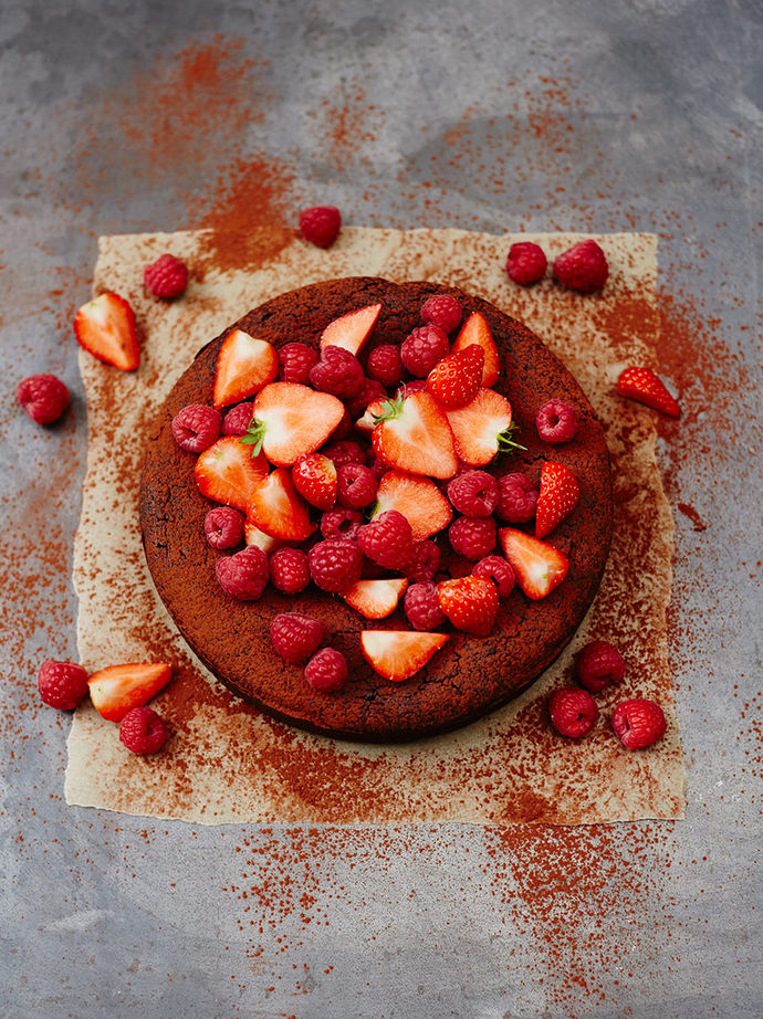 Jamie Oliver cake recipes, a chocolate cake covered in strawberries