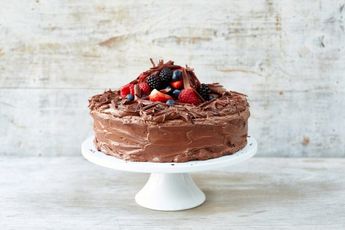 How to make a classic chocolate cake recipe with buttercream icing